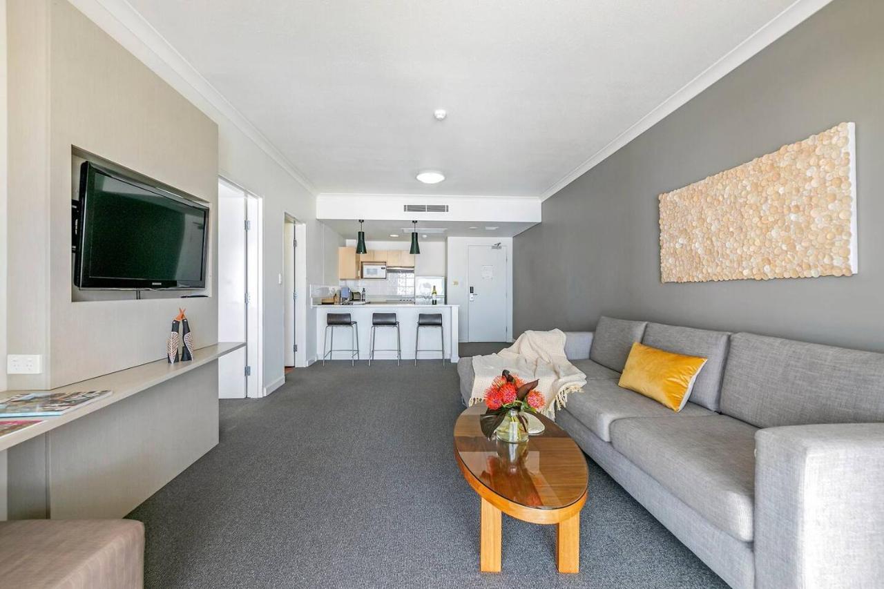 Bird's Eye Views From Chic Harbourside Abode Apartment *